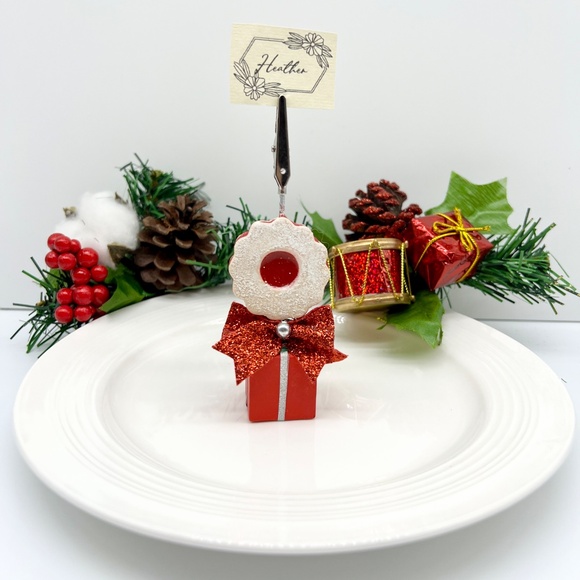 Christmas Linzer Cookie Place Card Holders – Set of 4 | Holiday Name Card Holder - Picture 8 of 11